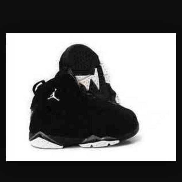 Jordan true flight black and white