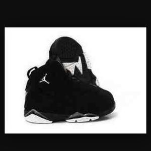 Jordan true flight black and white
