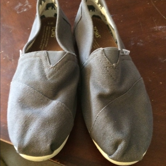 TOMS size 9