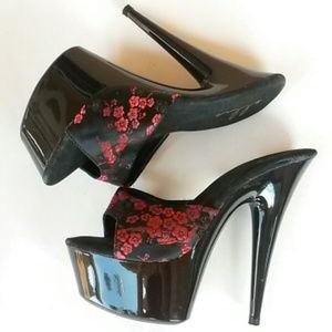 Sexy Black and Red kimono fabric heels.