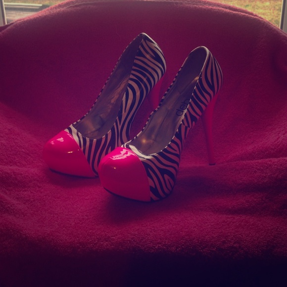 Zebra print pumps