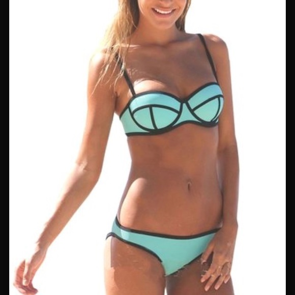 Look alike TRIANGLE bikini. New never worn.!