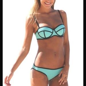 Look alike TRIANGLE bikini. New never worn.!