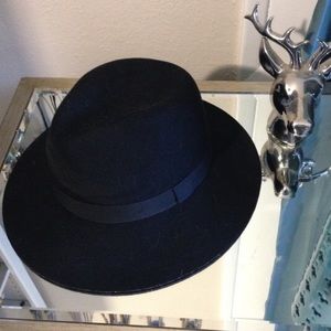 Black round hat