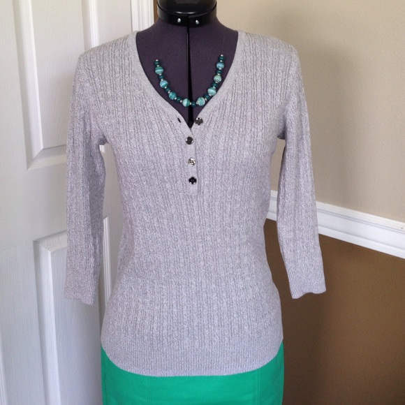 🌿Cute sweater. Petite small. Looks new.