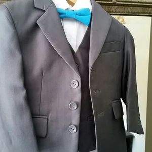 2T Boys Gray Suit set.