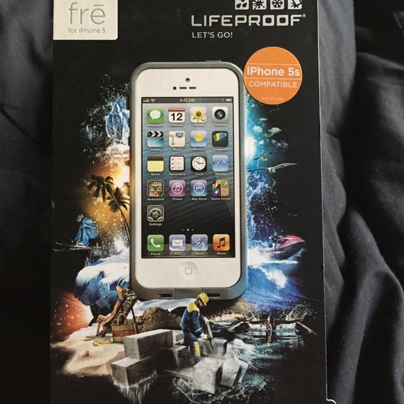 White iPhone 5/5s LifeProof Case