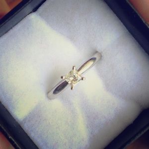 1/5 carrot diamonds ring