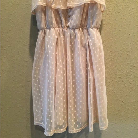 ✨SOLD IN BUNDLE✨Lace nude polka-dot dress - Picture 3 of 4