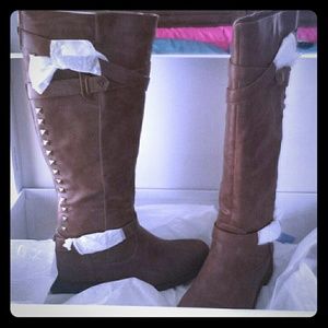 New never worn boots
