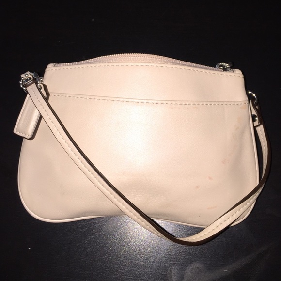 MUST SELL🎀COACH Small Leather Cream Wristlet🌻 - Picture 3 of 4