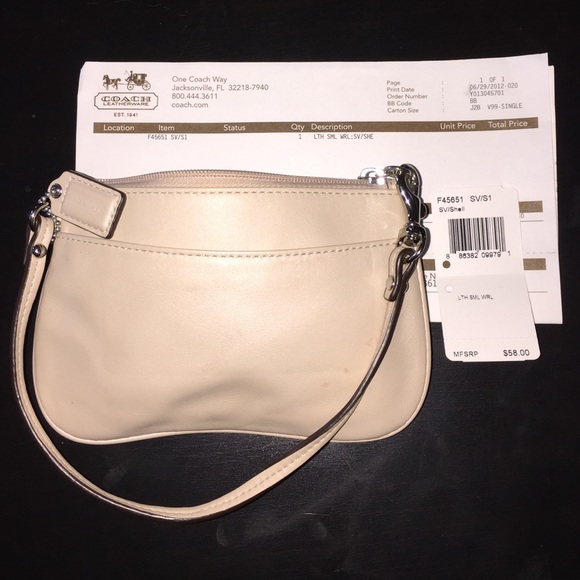 MUST SELL🎀COACH Small Leather Cream Wristlet🌻 - Picture 4 of 4