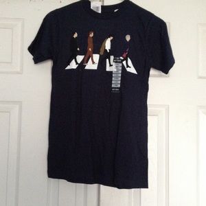 Doctor who hot topic tee shirt.