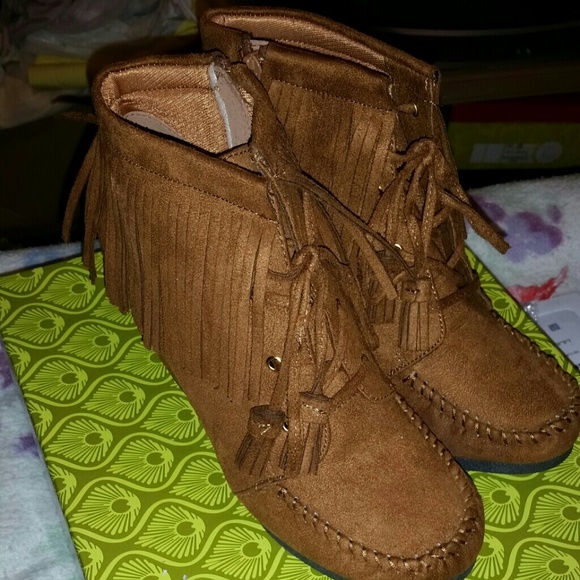Cute fringe booties!