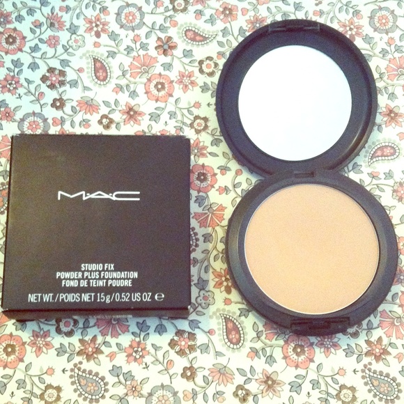 MAC Studio Fix Powder Plus Foundation, NW25