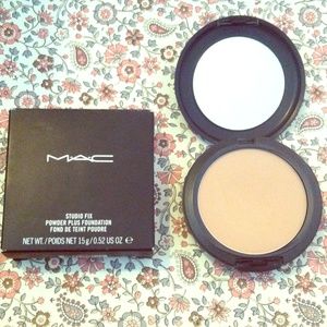MAC Studio Fix Powder Plus Foundation, NW25