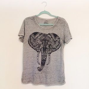 Lightweight gray Elephant Graphic Tee