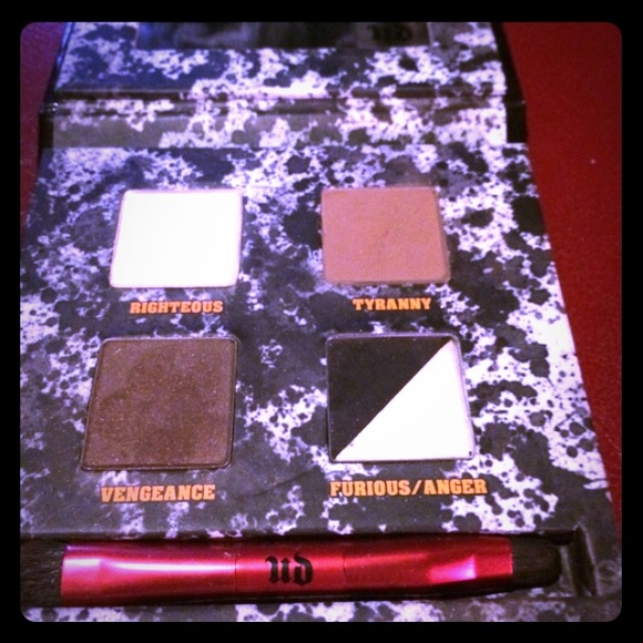 Urban decay pulp fiction palette