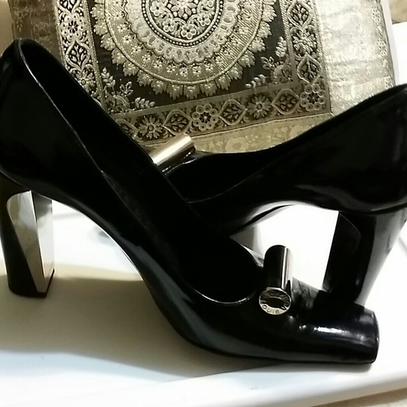 AUTHENTIC LOUIS VUITTON Career shoes size 40