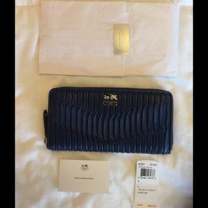 NWT COACH Gathered Leather Accordion Zip Wallet