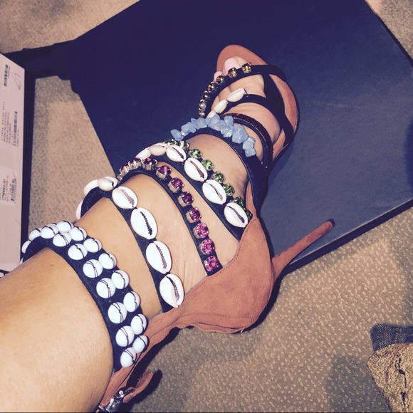 Guiseppe zanotti new β€οΈ! So hot!! π₯π₯π₯ - Picture 2 of 4