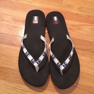 Tommy hilfiger flip flops