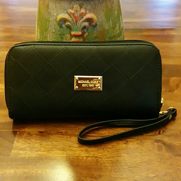 Black leather mattern Mk 2 zipper wallet