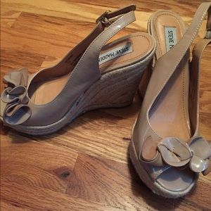 Pat leather beige peep toe espadrille slingbacks