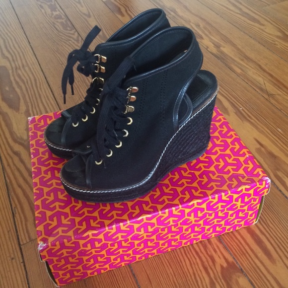 Tory Burch | Black Lace Up Wedge | Size 7