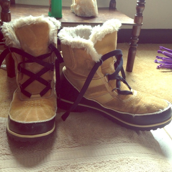 Fuzzy warm boots
