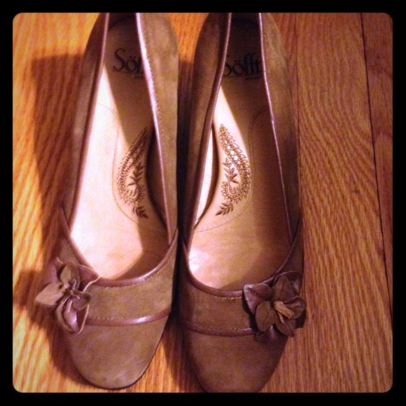 Tan Sofft shoes. Size 8.