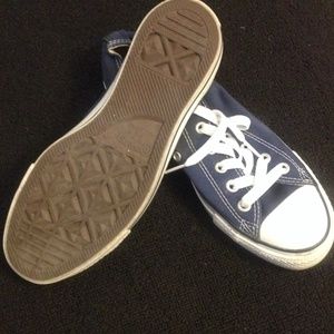 Like new navy converse.