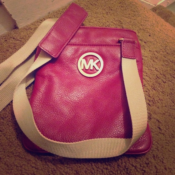 Michael Kors cross body purse in pink