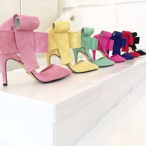 Bow shows available in all colors 5- 1/2- 8-1/2