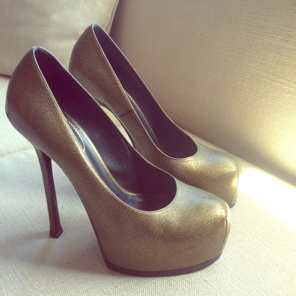 AUTHENTIC YSL METALLIC TRIBUTE PUMP SIZE 40