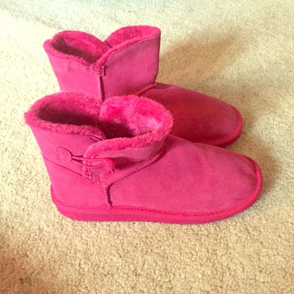 NWOT Fuzzy pink boots!