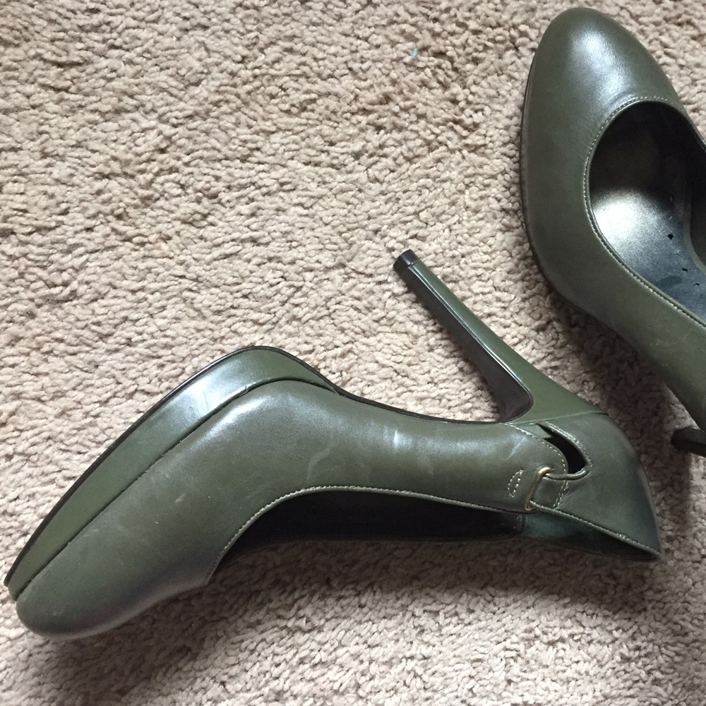 Pumps - Picture 2 of 4
