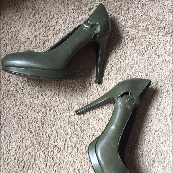 Pumps - Picture 3 of 4