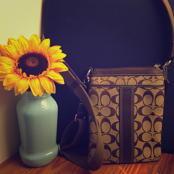 💥REDUCED💥AUTHENTIC Coach signature crossbody