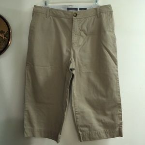 BOGO 50% Liz Claiborne Capris Size 10