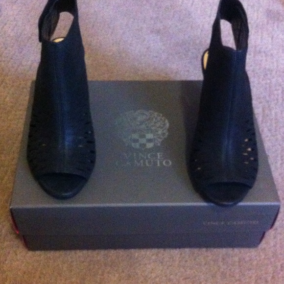 Vince Camuto Shoes - 🆕 Vince camuto peep toe bootie