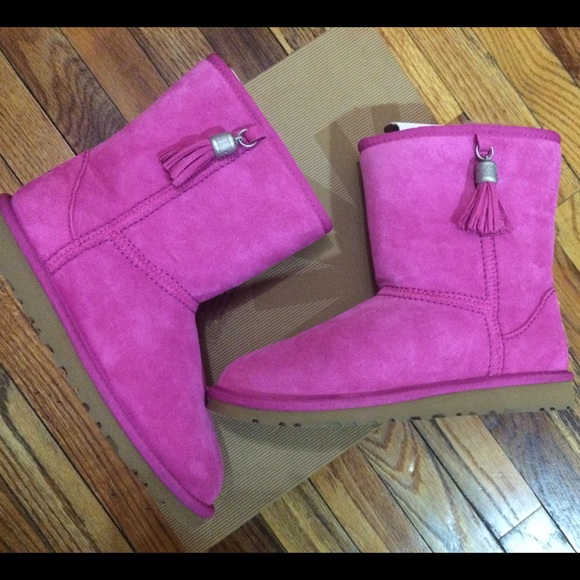 SOLD ------Authentic brand New Pink uggs - Picture 2 of 4