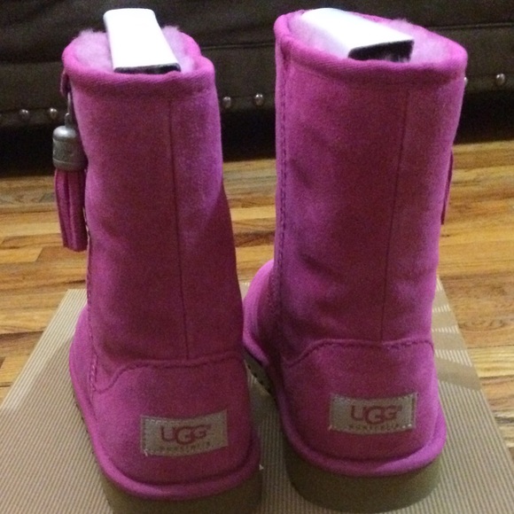 SOLD ------Authentic brand New Pink uggs - Picture 3 of 4