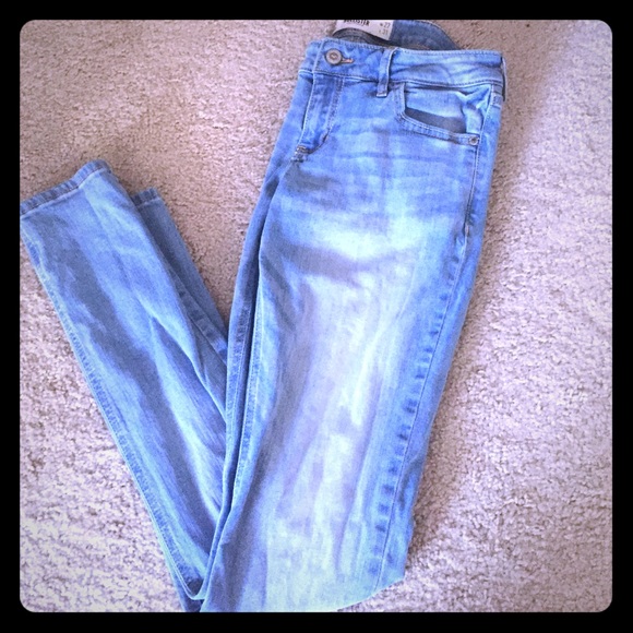 Light wash Hollister jeans. Great for summer!