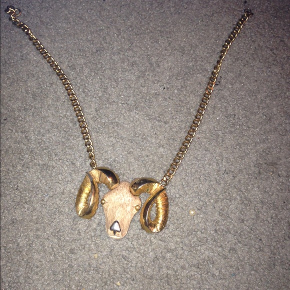 A gold necklace ram