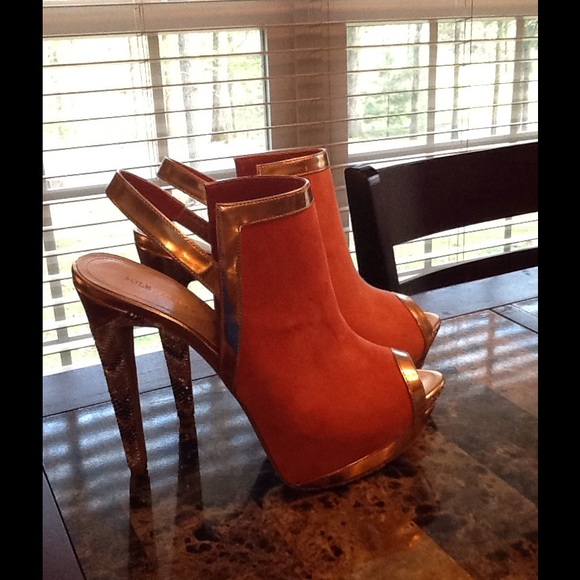 New, Size ten coral heels