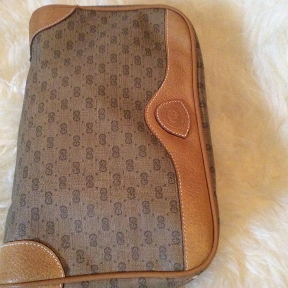 Gucci Handbags - Vintage gucci bag 1 HR SALE