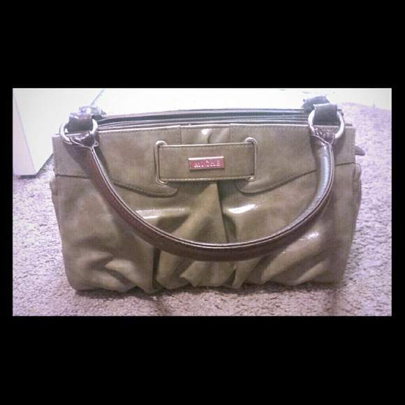 Like-New Miche Purse. Taupe shell with brown base!