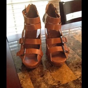 Size ten guess heels in brown