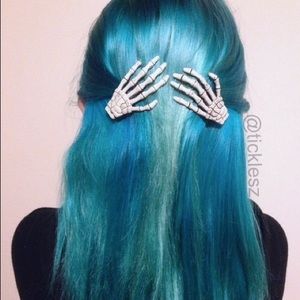 Skeleton hand hair clips